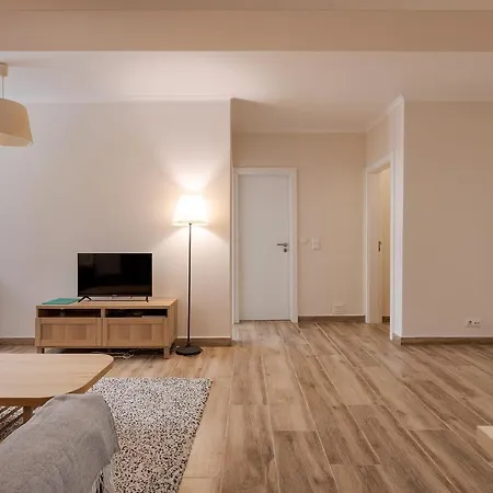 Santos Gem Iii - Space In Trendy Neighborhood *