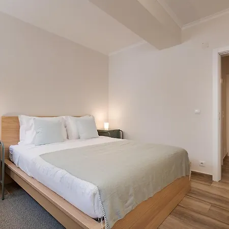 Santos Gem Iii - Space In Trendy Neighborhood Lisbon